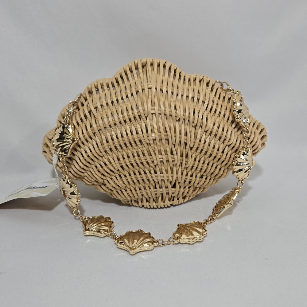 Tommy Bahama Wioven Clam Shell Purse